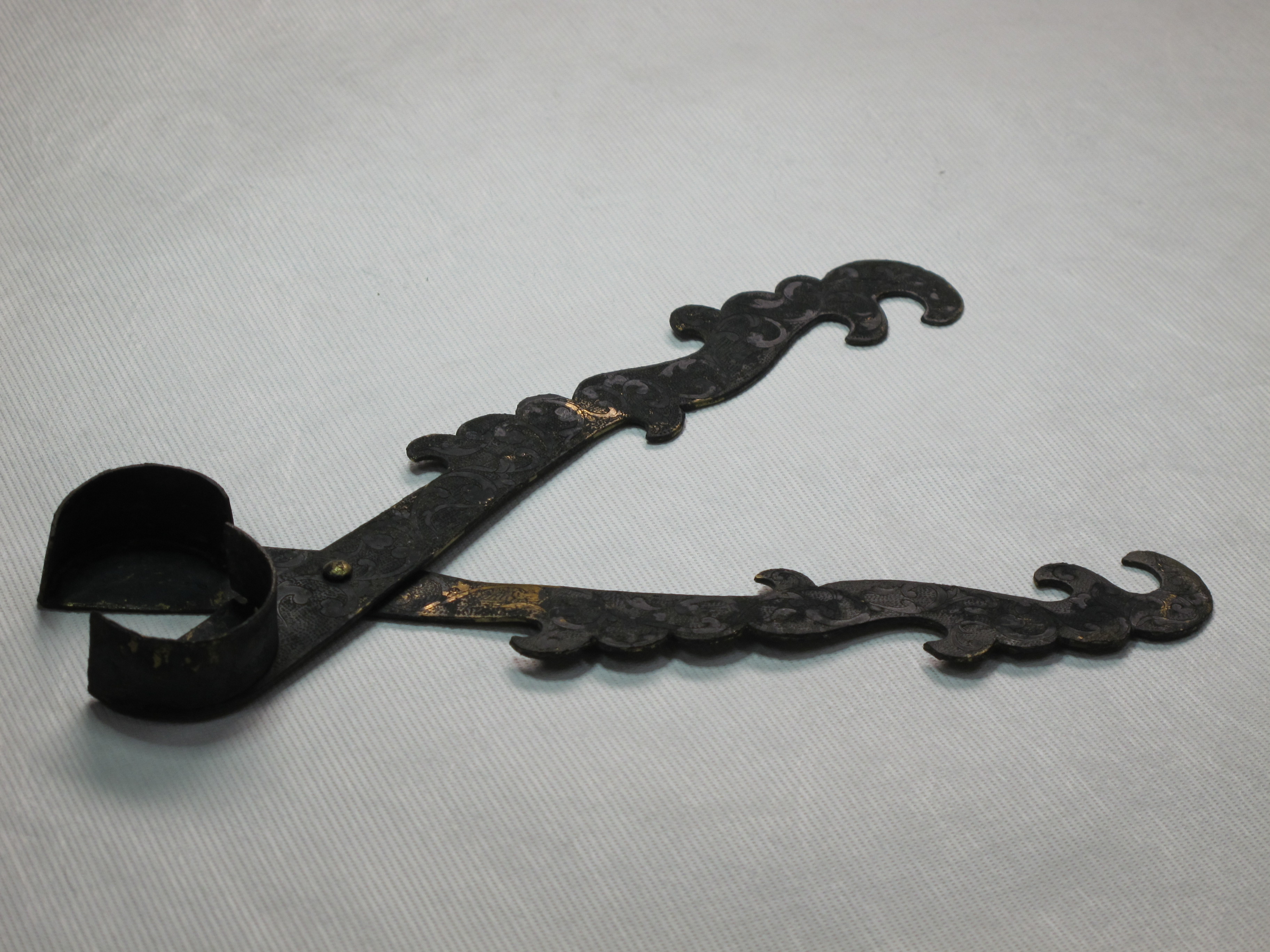 경주 월지 금동초심지가위_1