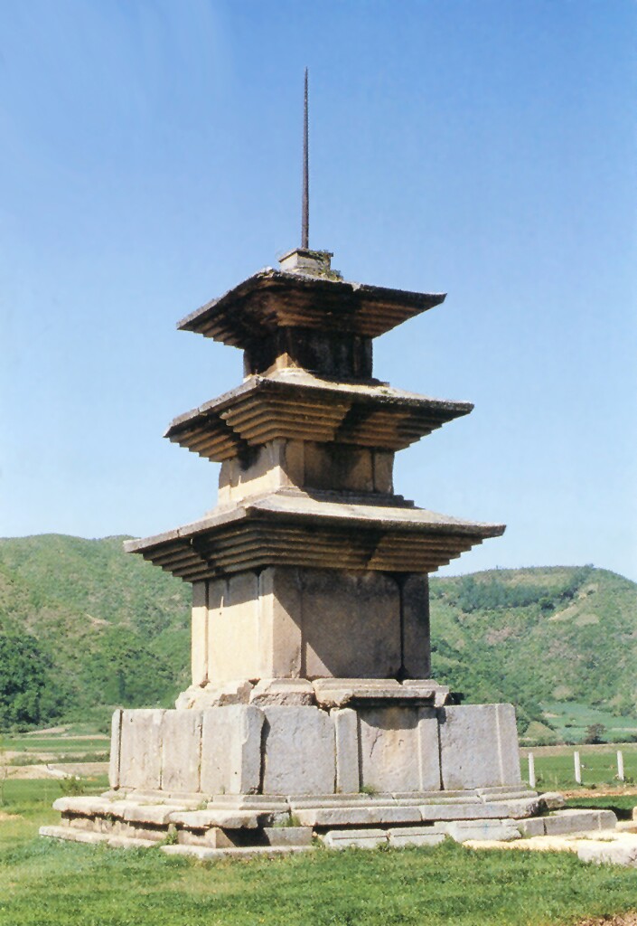 경주 감은사지 동ㆍ서 삼층석탑_2