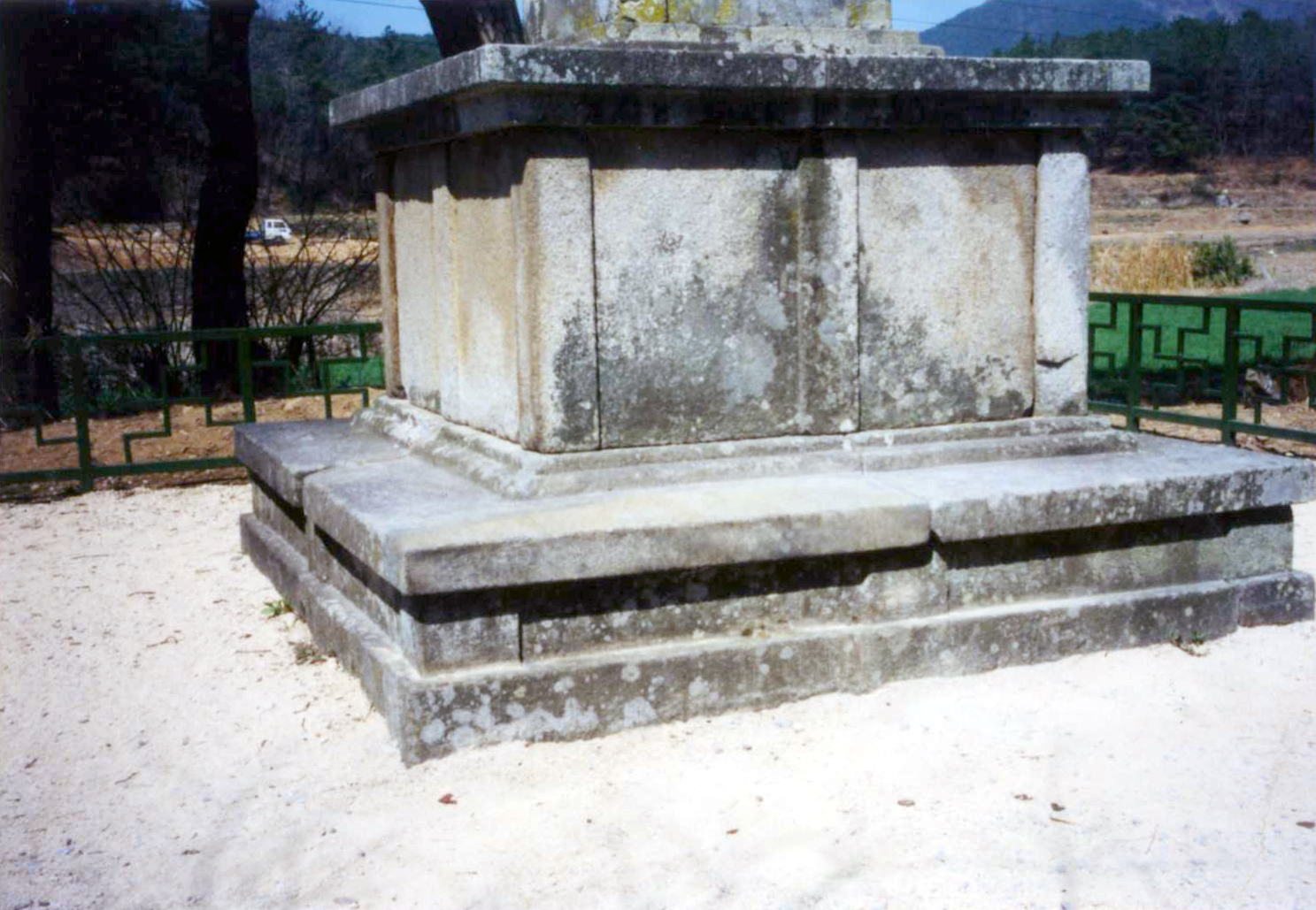 경주 효현동 삼층석탑_3